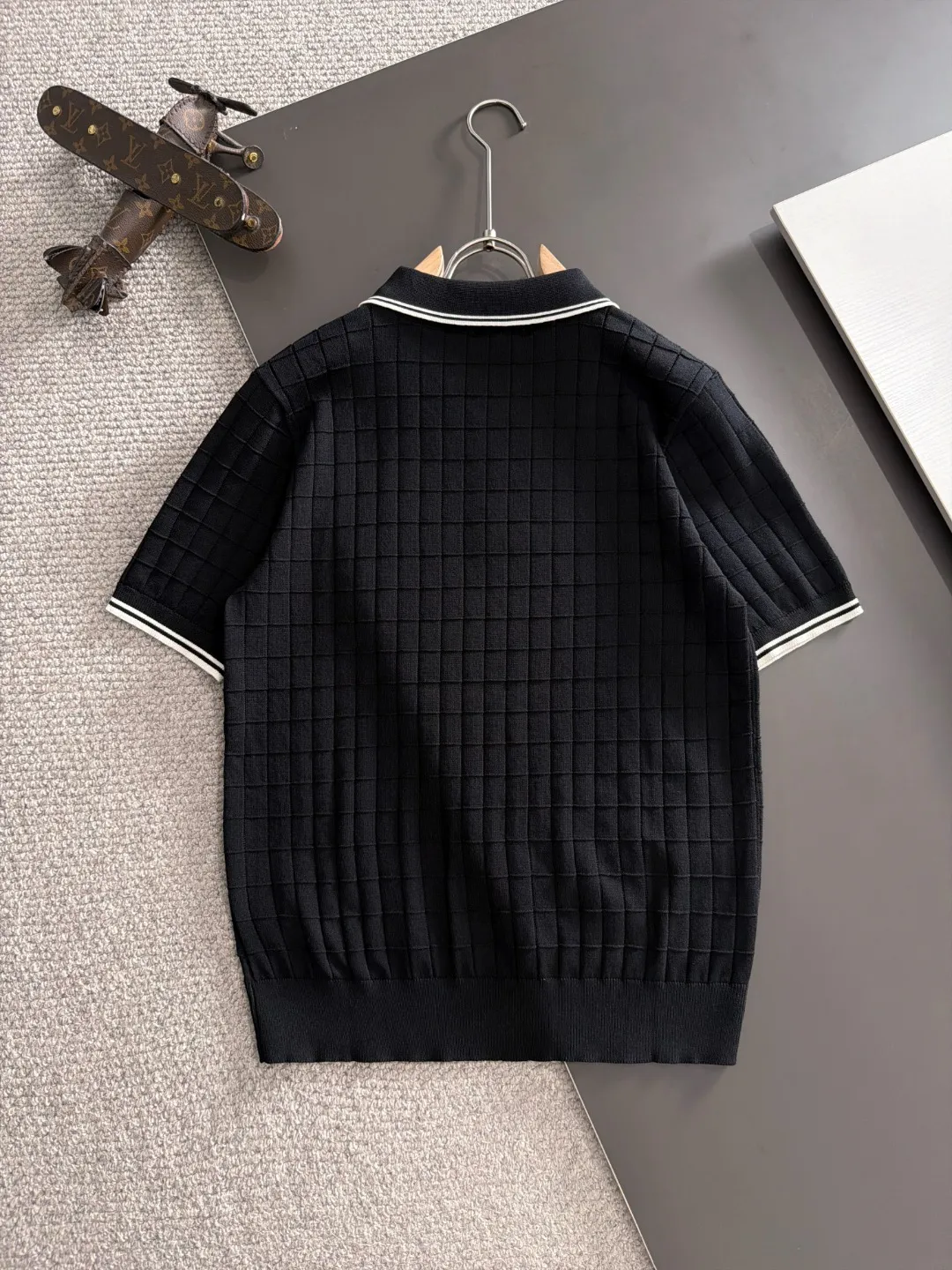 Next day shipment High Quality LP 2036 Summer New Arrival men's short-sleeved T-shirt Made of combed cotton yarn knitted cotton fabric, pure cotton high-weight special yarn, it feels full of weight when weighed, and the upper body is more textured than ordinary T-shirts. This texture can cope with the weather easily and is suitable for both hot and cold! The pattern on the chest adopts three-dimensional embroidery technology, and is perfectly produced stitch by stitch with reference to the original version! Loose fit design, looks noble. Size: M to XXXL